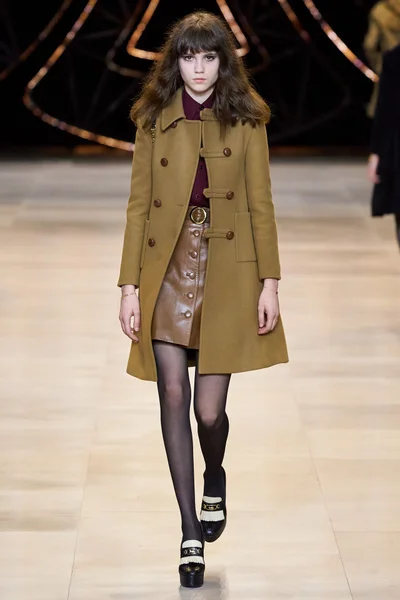 Look 16